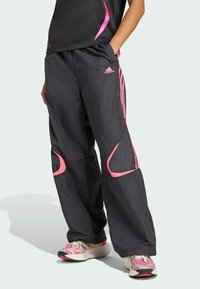 adidas Originals TEAMGEIST  - Träningsbyxor - black   semi lucid fuchsia