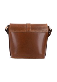 Braune Leder-Crossbody-Tasche mit einer schlanken rechteckigen Form, magnetischem Verschluss und glatter Oberfläche. Verfügt über einen abnehmbaren Schultergurt.