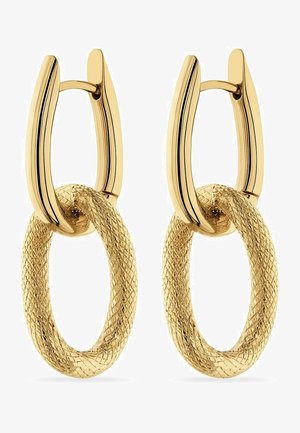 Ohrringe in goldfarbener Ausführung mit einem massiven, strukturierten ovalen Hoop-Design, das mit einem glatten, verlängerten Clip verflochten ist.