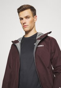 adidas Terrex XPR GORE PAC JJACKET - Giacca hard shell - shadow brown