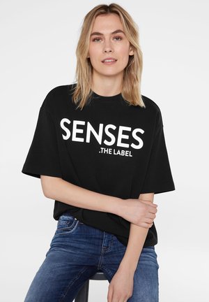 SENSES.THE LABEL, SENSES.THE LABEL OVERSIZED T-SHIRT MIT LOGO-DESIGN - Print T-shirt - black