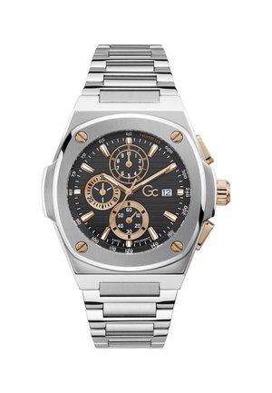 Edelstahluhr mit schwarzem Zifferblatt, goldenen Akzenten, drei Hilfszifferblättern, Datumsanzeige bei 3 Uhr und Metallarmband mit Gliedern.