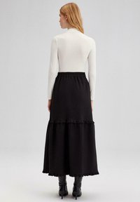 Touché Privé Fustă maxi - black