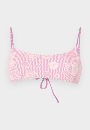 Haut de bikini rose avec bretelles torsadées, détail noué à l'avant et motifs blancs de soleil, coquillages et vagues sur fond rayé.
