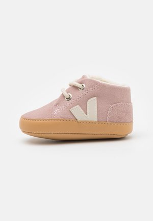 Veja WINTER UNISEX - First shoes - rose
