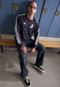 adidas Performance REAL MADRID DNA SWEATER 2 - Klubu apģērbs - aurora black