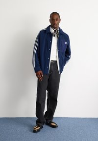 adidas Originals ADICOLOR POLAR FLEECE - Fleecová bunda - night indigo