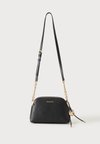 FREDDIE SM DOME CHN XBODY - Τσάντα χειρός - black