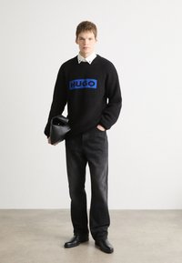 HUGO SEYLO - Strikkegenser - black