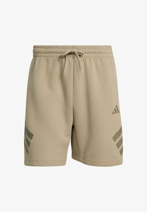 Pantalones cortos deportivos beige hechos de tela suave, con una cintura elástica con cordón y detalles de logotipo en verde oscuro en los lados.