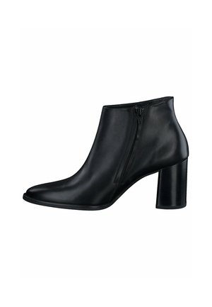 Bottine en cuir noir à bout pointu, avec fermeture éclair sur le côté et un talon épais. Texture lisse et design minimaliste.