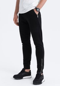 Unselected, black