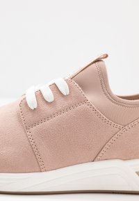 Thumbnail Image 3