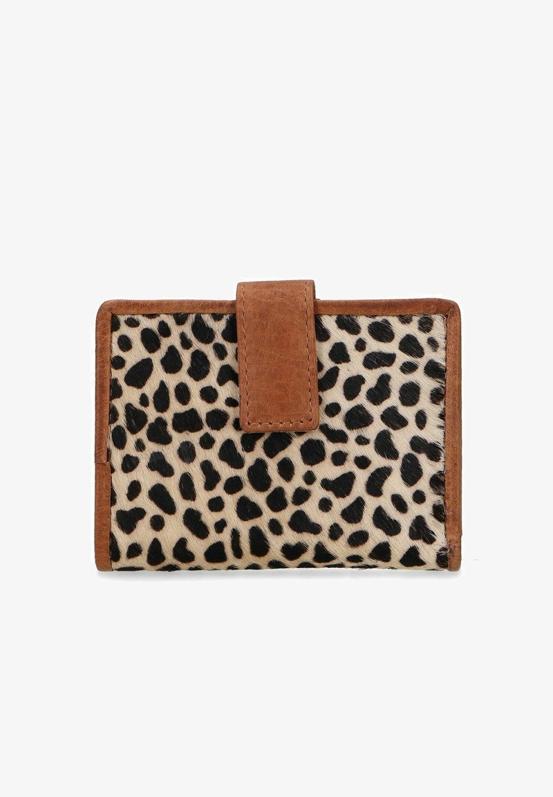 Portefeuille en imprimé léopard avec un rabat et des finitions en cuir marron. Présente une surface en fourrure texturée et une forme rectangulaire.