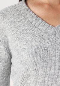 Gina Tricot V NECK SWEATER - Pullover - grey