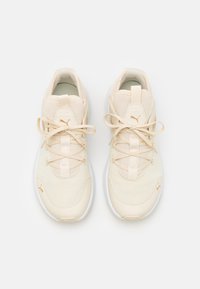 Puma SOFTRIDE ONE4ALL FEMME WN'S - Tenisice za cestovno trčanje - alpine snow/white/gold