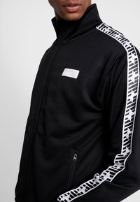 New Balance ATHLETICS CLASSIC TRACK JACKET - Trainingsvest - black