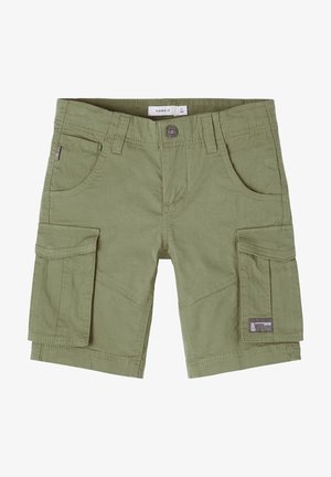 Oliven grønne cargoshorts med frontknap, bæltestropper, to sidelommer og to store klaplommer på hvert ben.