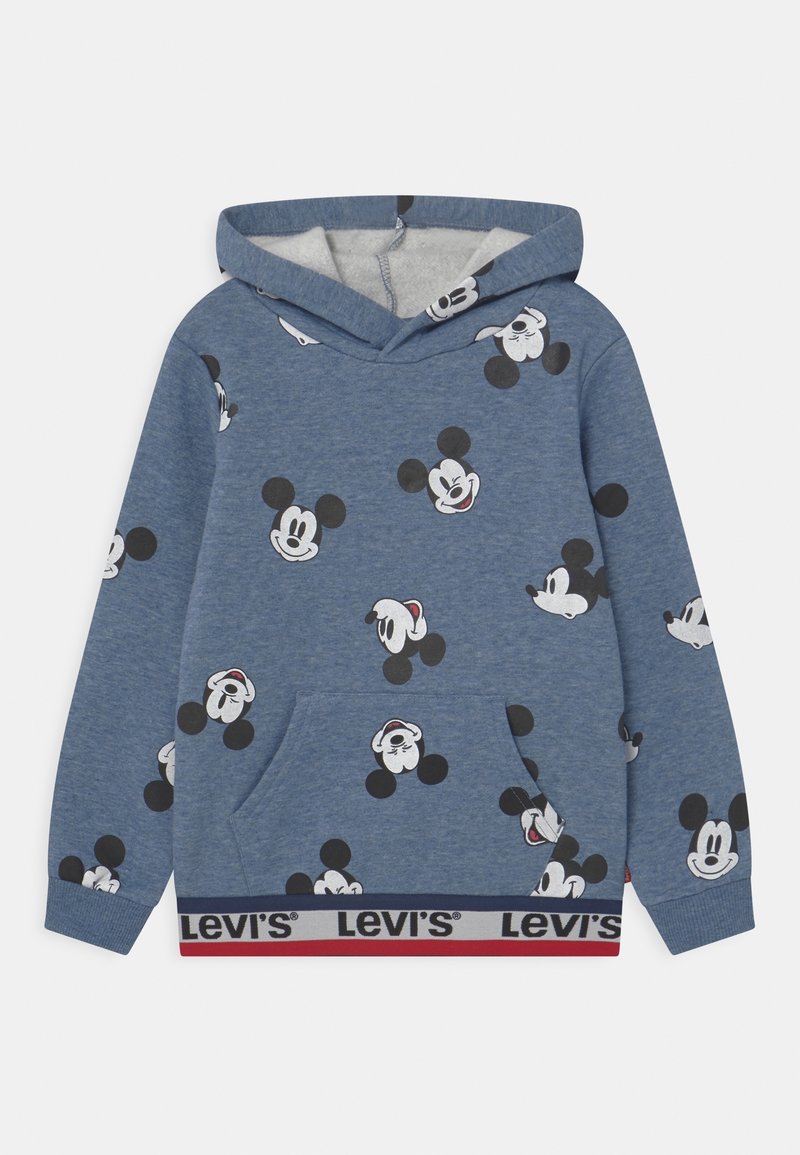 Světlemodrá mikina s kapucí a přední kapsou, na které jsou bílé a černé tváře Mickey Mouse. Doplňuje ji potištěné logo Levi's na lemu.