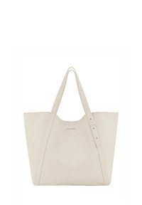 Grote beige leren tote bag met twee lange handvatten, een gestructureerde afwerking en een discreet reliëflogo aan de voorkant. Verstelbare banddetails.