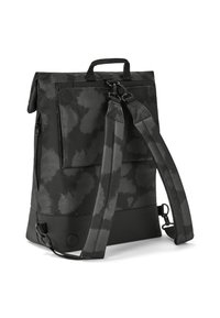 Čierny batoh s textúrovaným vzorom, s odnímateľnými popruhmi, s hornou rukoväťou a so zipsovou prednou vreckom. Vyrobený z odolnej tkaniny.