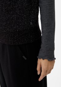 QS Sweter