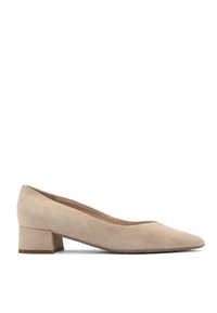 Beige nahkasaapas korkokengät, joissa on terävä kärki, sileä koostumus, matala korko ja minimalistiinen muotoilu. Ei lisäkoristeita.