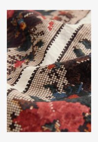 Sélectionné, red multi floral tapestry stripe