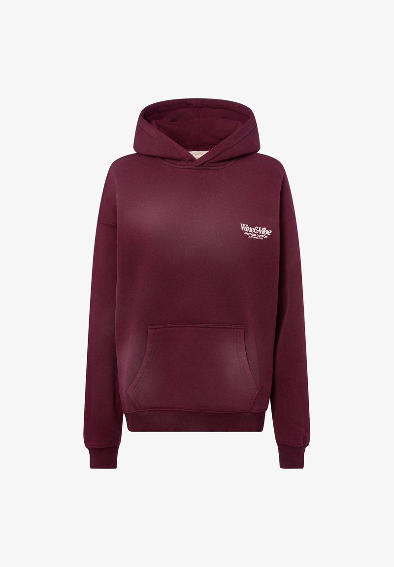 Sweat à capuche bordeaux avec poche avant et petit logo blanc "Wine & Vibe" sur la poitrine gauche, manches longues, poignets et ourlet côtelés.