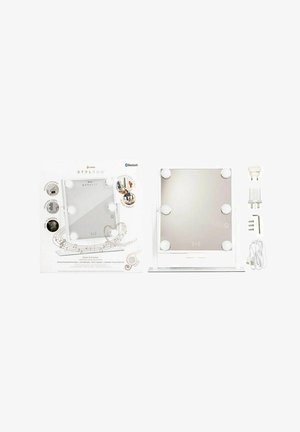 Lustro toaletowe z funkcją Bluetooth, z powierzchnią odbijającą, białą ramą, sześcioma żarówkami LED, a także z akcesoriami do ładowania i podstawą.