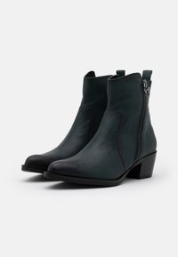 Marco Tozzi by Guido Maria Kretschmer BOOTS - Cowboy-/Bikerstiefelette - green antic