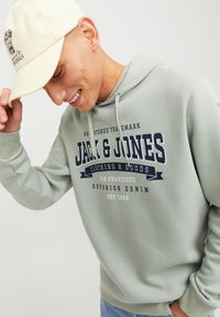 Jack & Jones 2ER PACK - Kapuzenpullover - desert sage navy blazer