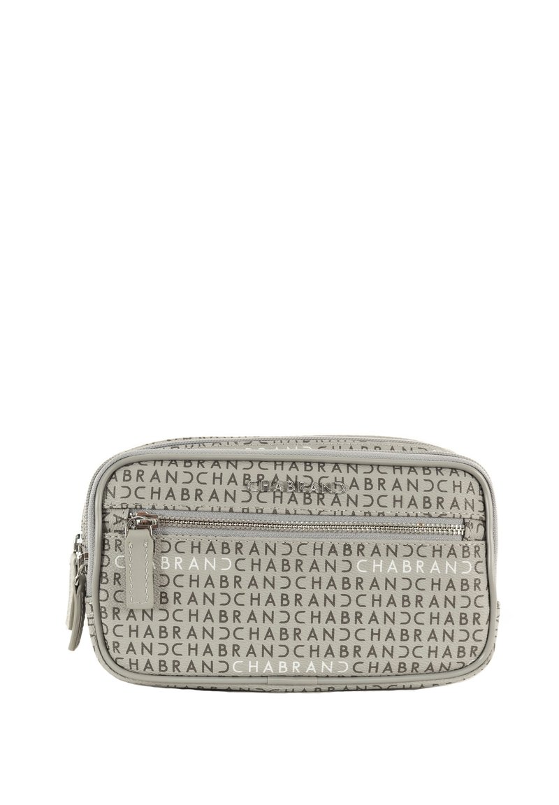 Borsetta grigia con zip e motivo a ripetizione del nome del marchio. Presenta una tasca esterna con zip e una texture liscia. Forma rettangolare.
