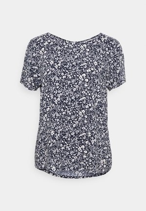 Marineblå bluse med korte ærmer med hvidt blomsterprint og rund halsudskæring, vist på ensartet lyst baggrund.