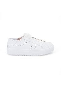 Weißer Leder-Sneaker mit abgerundetem Zeh, perforierten Akzenten, Schnürung und einer strukturierten Gummisohle. Minimalistisches Design mit glatter Oberfläche.