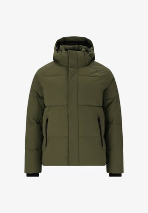 Olivi vihreä pehmeä takki, jossa on korkea kaulus ja kiinnitetty huppu. Ominaisuuksiin kuuluu kaksi vetoketjullista sivutaskua ja joustavat hihansuut. Liukas, matta pinta.