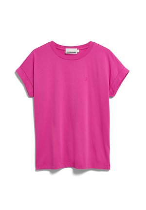 T-shirt rose vif à manches courtes avec revers roulés et petit logo brodé sur la poitrine gauche, posé à plat sur fond blanc.