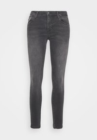 Jeans de denim gris ajustados con un diseño clásico de cinco bolsillos, cierre de botón y un ligero desvanecimiento para un aspecto usado.