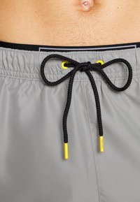 Calvin Klein Swimwear MEDIUM DOUBLE - Short de bain - mercury grey
