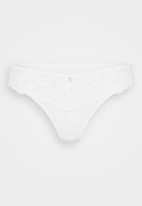String en dentelle blanche avec une taille en dentelle à bords festonnés et un petit bijou décoratif au centre avant. Tissu doux avec une couverture minimale.