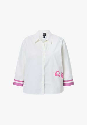 Biała koszula z długim rękawem o luźnym kroju, z różowymi paskami na rękawach i dużym różowym logo z przodu.