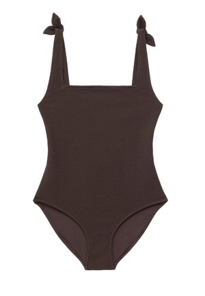 Brauner, strukturierter Einteiler-Badeanzug mit quadratischem Ausschnitt und geknoteten Schulterriemen, entworfen für Frauen.