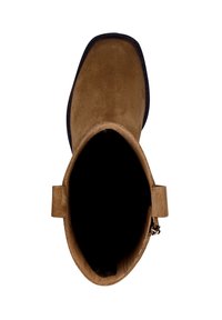 Bottine en daim beige avec un bout rond, une semelle en caoutchouc noir et une fermeture éclair sur le côté. La vue intérieure révèle une doublure texturée.