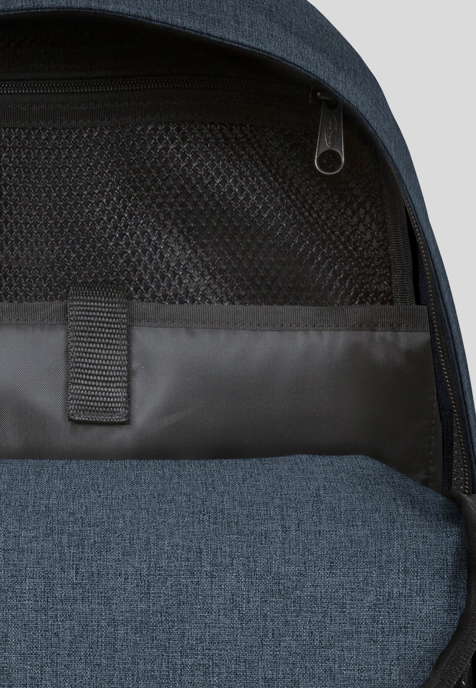 Eastpak 아웃 오브 오피스 배낭 트리플 데님
