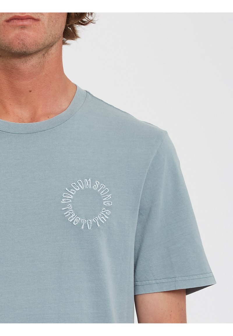 Herren T-Shirts basic | Volcom CIRCLE EMB SS T-Shirt print stormy sea/blau - CF95902 Herren T-Shirts basic | Volcom CIRCLE EMB SS T-Shirt print stormy sea/blau - CF95902