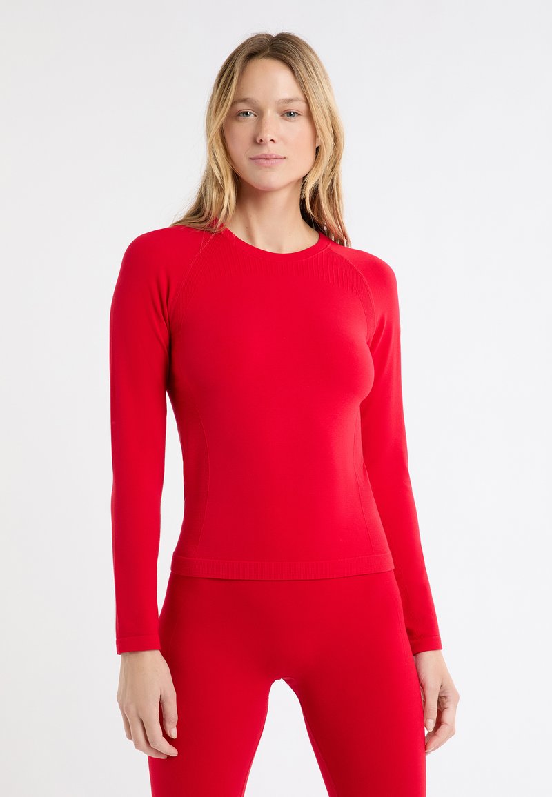 Rood langarmig shirt gemaakt van rekbare stof, met een ronde halslijn en een aansluitend ontwerp, met geribbelde accenten op de schouders en manchetten.