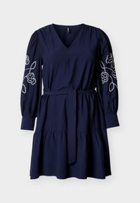 Μπλε-ναυτικό φόρεμα με V-λαιμόκοψη, φουσκωτά μανίκια και κεντημένες λουλουδένιες λεπτομέρειες στα μανίκια. Διαθέτει ζώνη στη μέση και φούστα με στρώσεις.