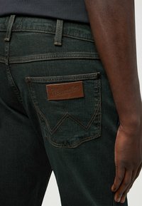 Wrangler Bootcut-teksad - nightfall