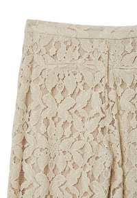 Gonna in pizzo beige con motivi floreali, design intricato e superficie texturizzata. Presenta una vita alta e due tasche laterali.