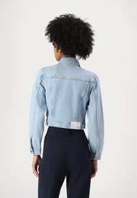 Patrizia Pepe OUTERWEAR - Chaqueta vaquera - light blue wash